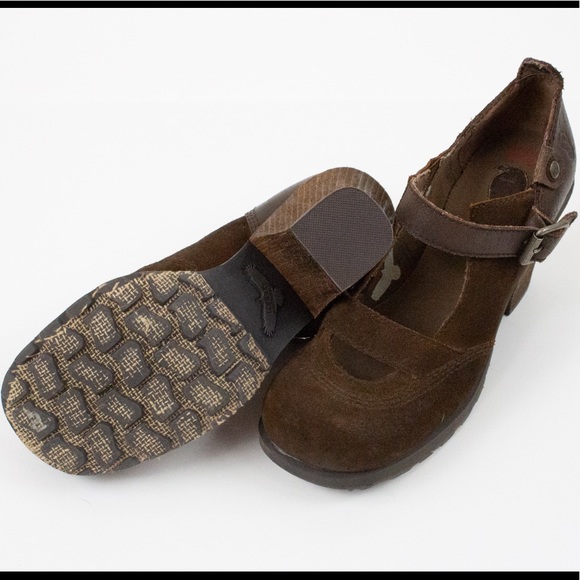 London Underground Vintage Leather Buckle Heels - Picture 2 of 4